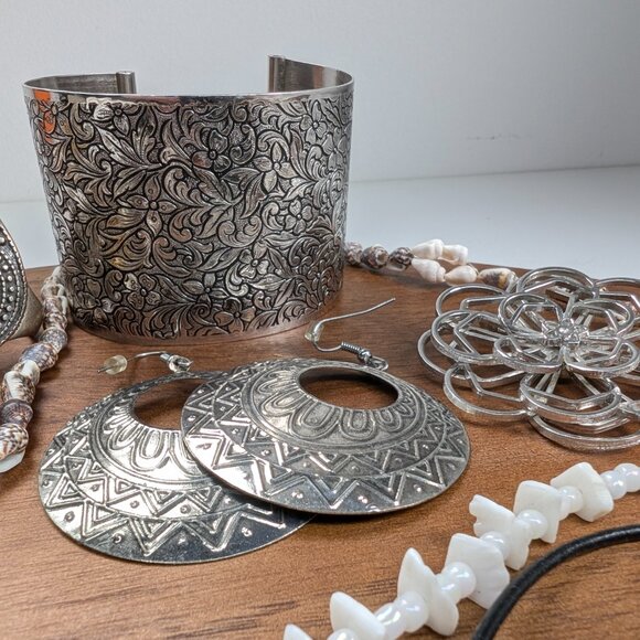 Vintage to Now Jewelry Lot - Boho Beach - Picture 6 of 8